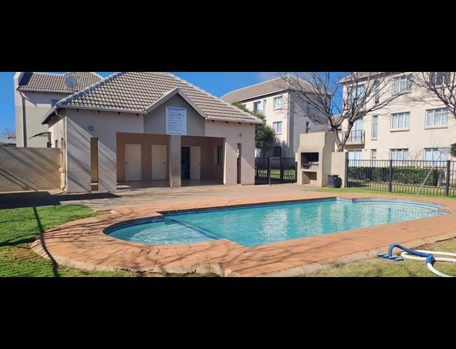 2 BEDROOM TOWNHOUSE FOR SALE IN KLIPPOORTJIE